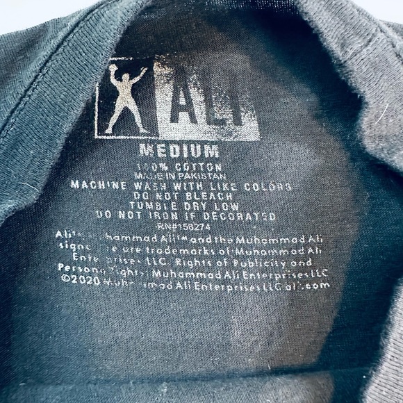 Muhammad Ali vs Sonny Linston Graphic Tee Size Medium - Picture 2 of 3